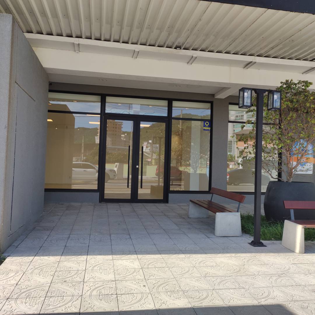 Ótima Sala Comercial em frente a Avenida Governador Celso Ramos